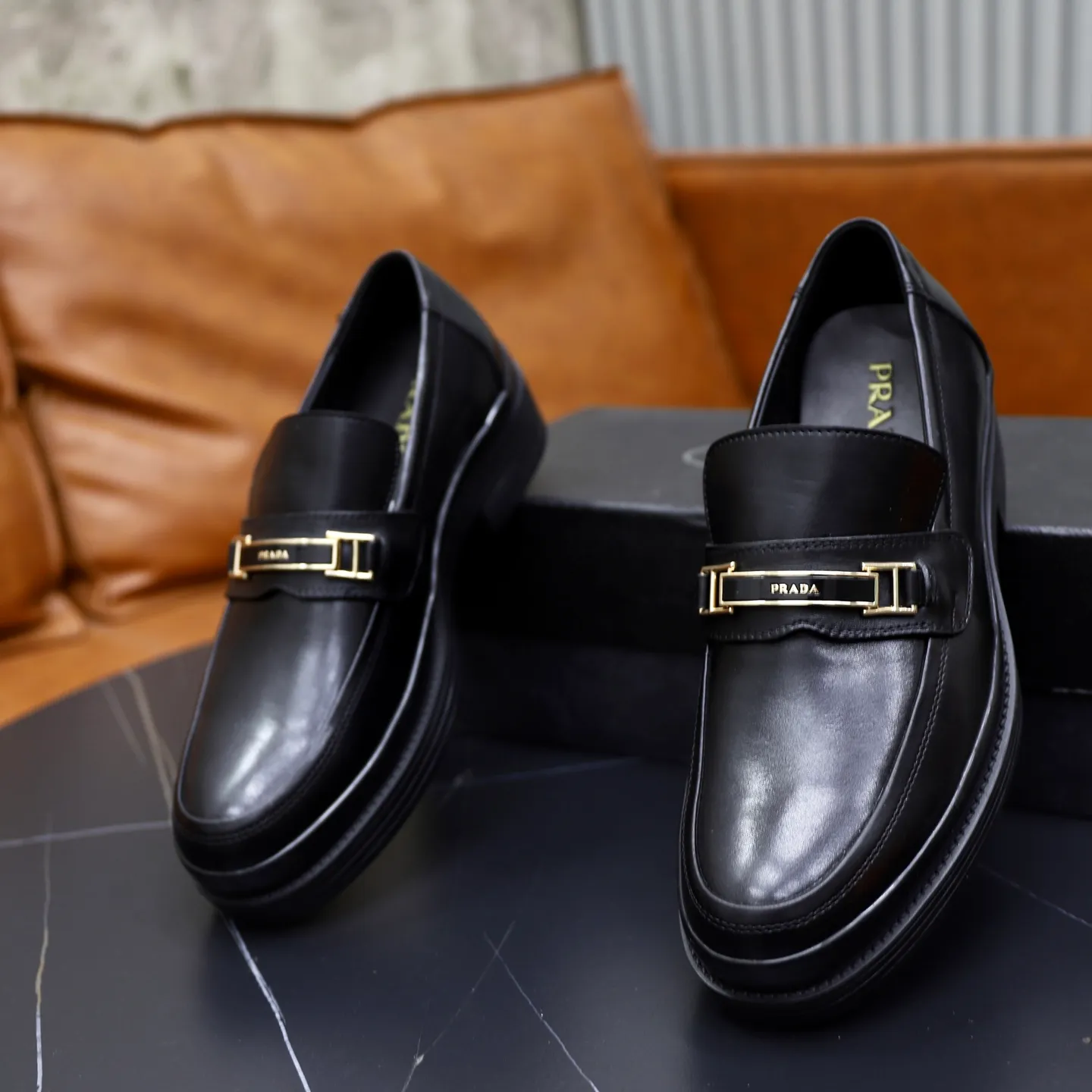 Ex-factory price: 500💰🙅‍♂️🙅‍♂️🙅‍♂️ Brand: PRADA Standard code: Men's code 38-44 (45 can be customized) Grade: Same style as the official website Original order quality Material: Original cowhide surface Comfortable lining Original outsole Style category: Men's fashionable casual leather shoes Distinguished big-name luxury elements Top luxury Color: Color of the actual picture